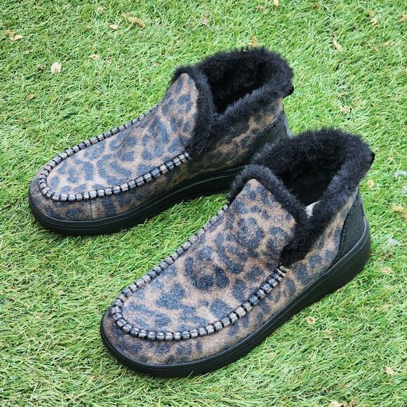 HEY DUDE DENNY - Womens Slip On - SIZE 8 - Picture 1 of 9